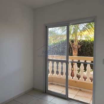 Apartamento em Pirassununga, bairro Jardim Europa