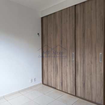 Apartamento em Pirassununga, bairro Jardim Europa