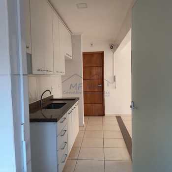 Apartamento em Pirassununga, bairro Jardim Europa