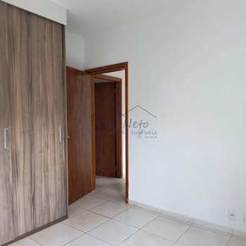 Apartamento em Pirassununga, bairro Jardim Europa