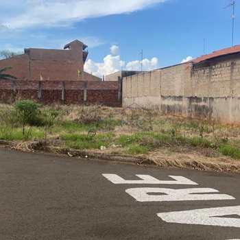 Terreno em Pirassununga, bairro Jardim Verona II