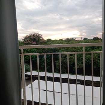 Apartamento em Pirassununga, bairro Residencial Garrovers