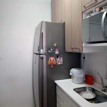 Apartamento em Pirassununga, bairro Residencial Garrovers