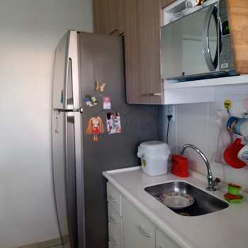 Apartamento em Pirassununga, bairro Residencial Garrovers