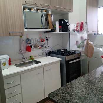 Apartamento em Pirassununga, bairro Residencial Garrovers
