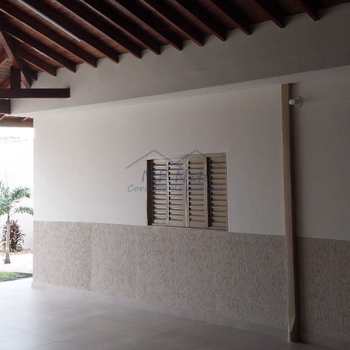 Casa em Pirassununga, bairro Jardim Treviso