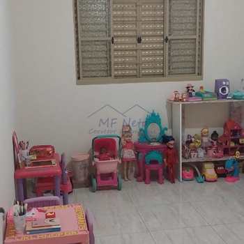Casa em Pirassununga, bairro Jardim Treviso