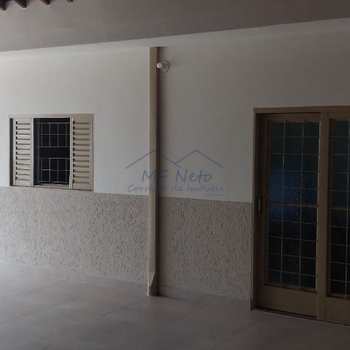 Casa em Pirassununga, bairro Jardim Treviso