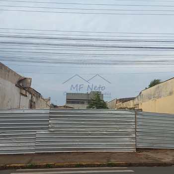 Terreno Comercial em Pirassununga, bairro Centro