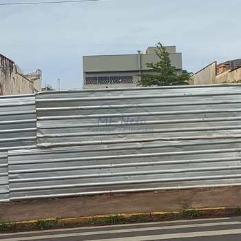 Terreno Comercial em Pirassununga, bairro Centro