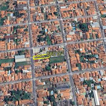 Terreno Comercial em Pirassununga, bairro Centro