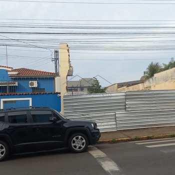 Terreno Comercial em Pirassununga, bairro Centro