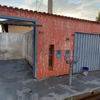 Casa em Pirassununga, bairro Jardim Redentor