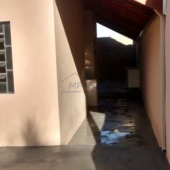 Casa em Pirassununga, bairro Jardim Redentor