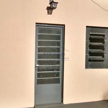 Casa em Pirassununga, bairro Jardim Redentor