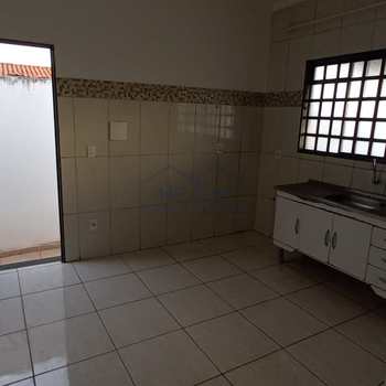 Casa em Pirassununga, bairro Jardim Redentor