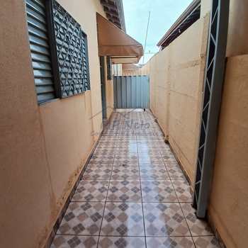 Casa em Pirassununga, bairro Jardim Primavera