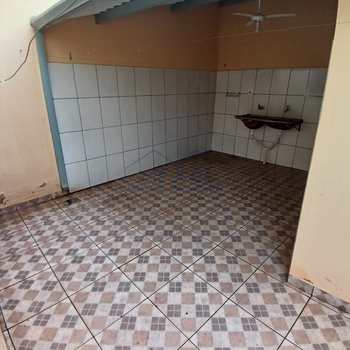 Casa em Pirassununga, bairro Jardim Primavera