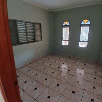 Casa em Pirassununga, bairro Jardim Primavera
