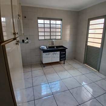 Casa em Pirassununga, bairro Jardim Primavera
