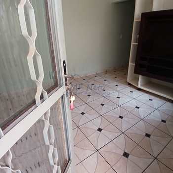 Casa em Pirassununga, bairro Jardim Primavera