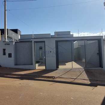 Casa em Pirassununga, bairro Terrazul Ba