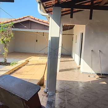 Casa em Pirassununga, bairro Jardim São Fernando