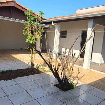 Casa em Pirassununga, bairro Jardim São Fernando