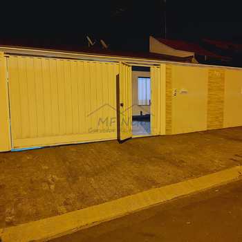 Casa em Pirassununga, bairro Jardim Verona II