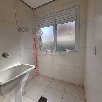 Apartamento em Pirassununga, bairro Jardim Europa