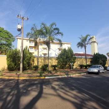 Apartamento em Pirassununga, bairro Jardim Europa