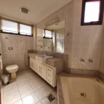 Apartamento em Pirassununga, bairro Edificio Vitoria Regia