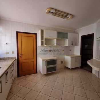 Apartamento em Pirassununga, bairro Edificio Vitoria Regia