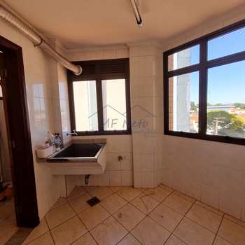Apartamento em Pirassununga, bairro Edificio Vitoria Regia