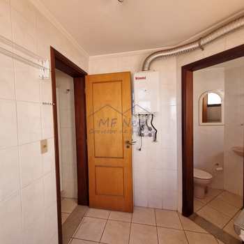 Apartamento em Pirassununga, bairro Edificio Vitoria Regia