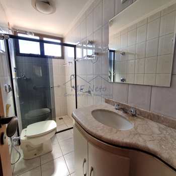 Apartamento em Pirassununga, bairro Edificio Vitoria Regia