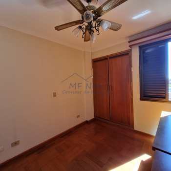 Apartamento em Pirassununga, bairro Edificio Vitoria Regia