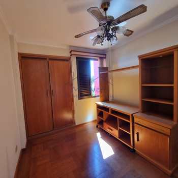 Apartamento em Pirassununga, bairro Edificio Vitoria Regia
