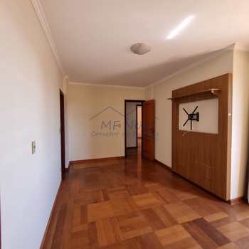 Apartamento em Pirassununga, bairro Edificio Vitoria Regia