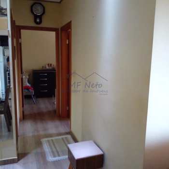 Apartamento em Pirassununga, bairro Residencial das Flores