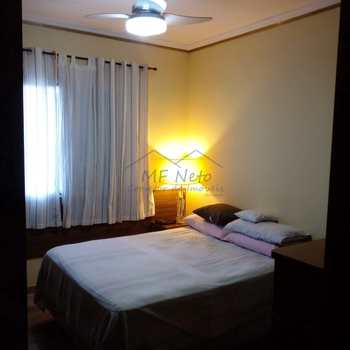 Apartamento em Pirassununga, bairro Residencial das Flores