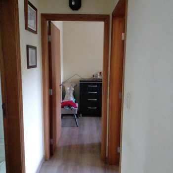 Apartamento em Pirassununga, bairro Residencial das Flores