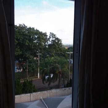 Apartamento em Pirassununga, bairro Residencial das Flores