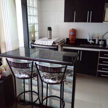 Apartamento em Pirassununga, bairro Residencial das Flores