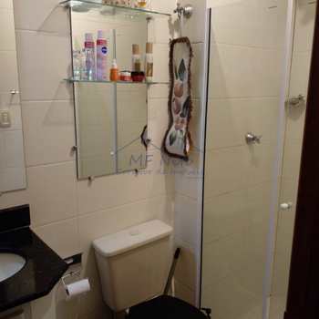 Apartamento em Pirassununga, bairro Residencial das Flores