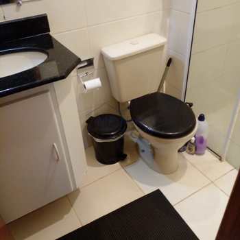 Apartamento em Pirassununga, bairro Residencial das Flores