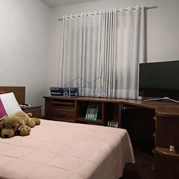 Apartamento em Pirassununga, bairro Residencial Planalto