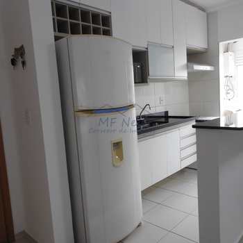 Apartamento em Pirassununga, bairro Centro