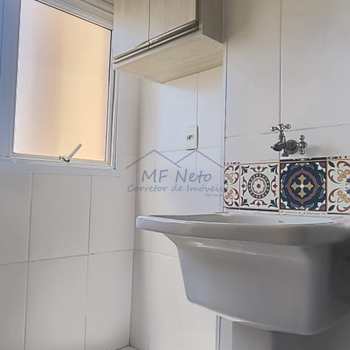 Apartamento em Pirassununga, bairro Jardim Europa