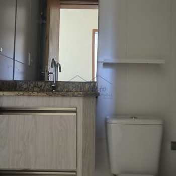 Apartamento em Pirassununga, bairro Jardim Europa